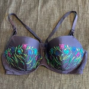 Victoria’s Secret embroidery Racerback bra